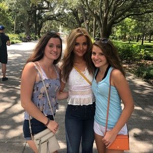 Meet your Posher, Maya